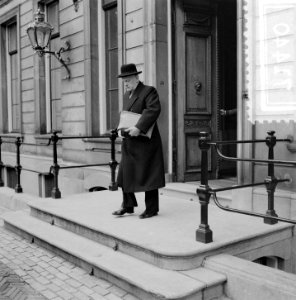 Informateurs bij koningin Juliana op het Paleis Lange Voorhout, Mr. J.A. Jonkma…, Bestanddeelnr 907-1440