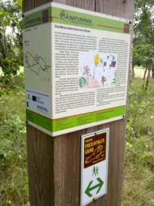 Infostele für den Rundweg Friedenthaler Grund in Jahmo im August 2020