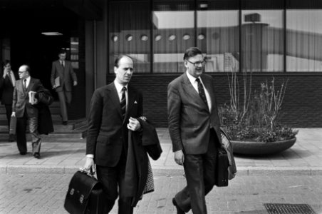 Informele conferentie industrieministers van EEG in Groningen, enkele ministers op het vliegveld, Bestanddeelnr 931-4200