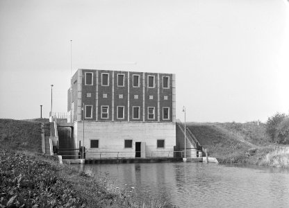 Inpoldering en bemaling, ruilverkavelingen, gemalen, Maas en Waal, Bestanddeelnr 159-0880
