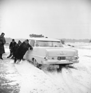 Ingesneeuwde autos, Bestanddeelnr 914-6690