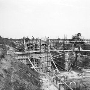 Inpoldering en bemaling, waterschappen, gemalen, in aanbouw, arbeiders, 'de Munt, Bestanddeelnr 159-1068