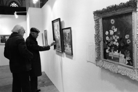 Inrichting tentoonstelling van Zondagsschilders in de Nieuwe Kerk in Amsterdam, Bestanddeelnr 932-5417
