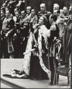 Inhuldiging van koningin Juliana. De eed of belofte op de grondwet, Bestanddeelnr 014-1153