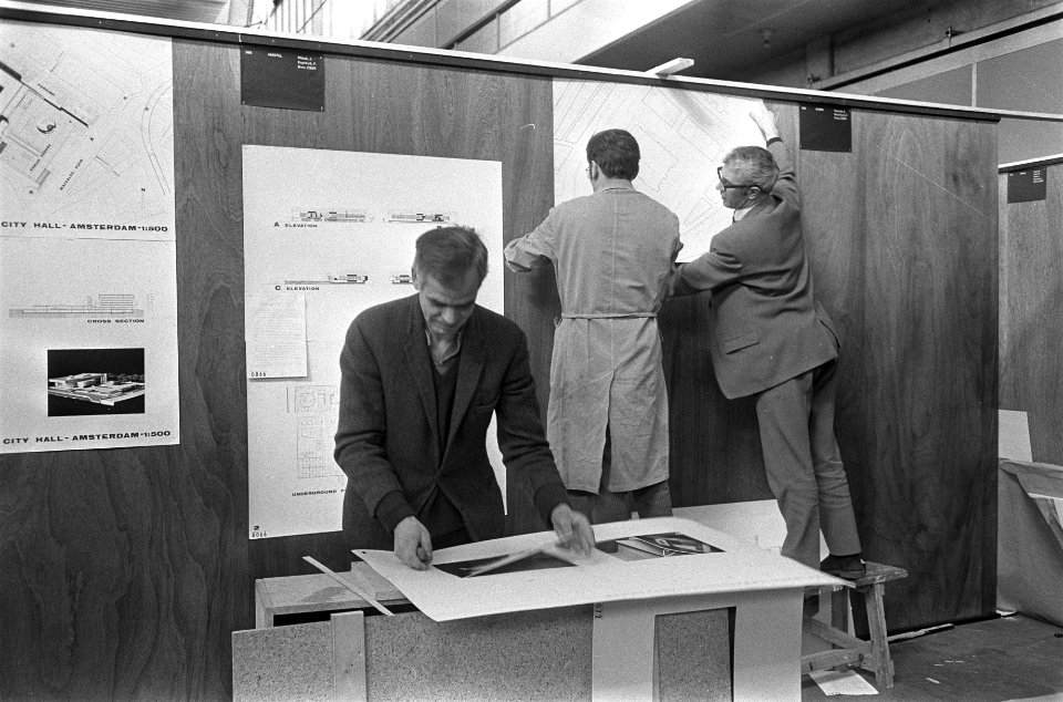 Inrichten tentoonstelling Stadhuisprijsvraag, Bestanddeelnr 922-2142