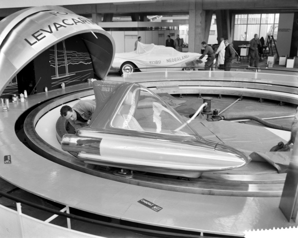 Inrichten van de automobieltentoonstelling in de RAI, overzicht van de stand met, Bestanddeelnr 912-0388