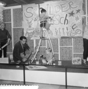 Inrichten van tentoonstelling let op de kleintjes, Bestanddeelnr 911-6575