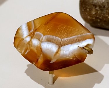 Inscribed bead, Ur III Period, c. 2100-2000 BC, agate - Harvard Semitic Museum - Cambridge, MA - DSC06173 photo