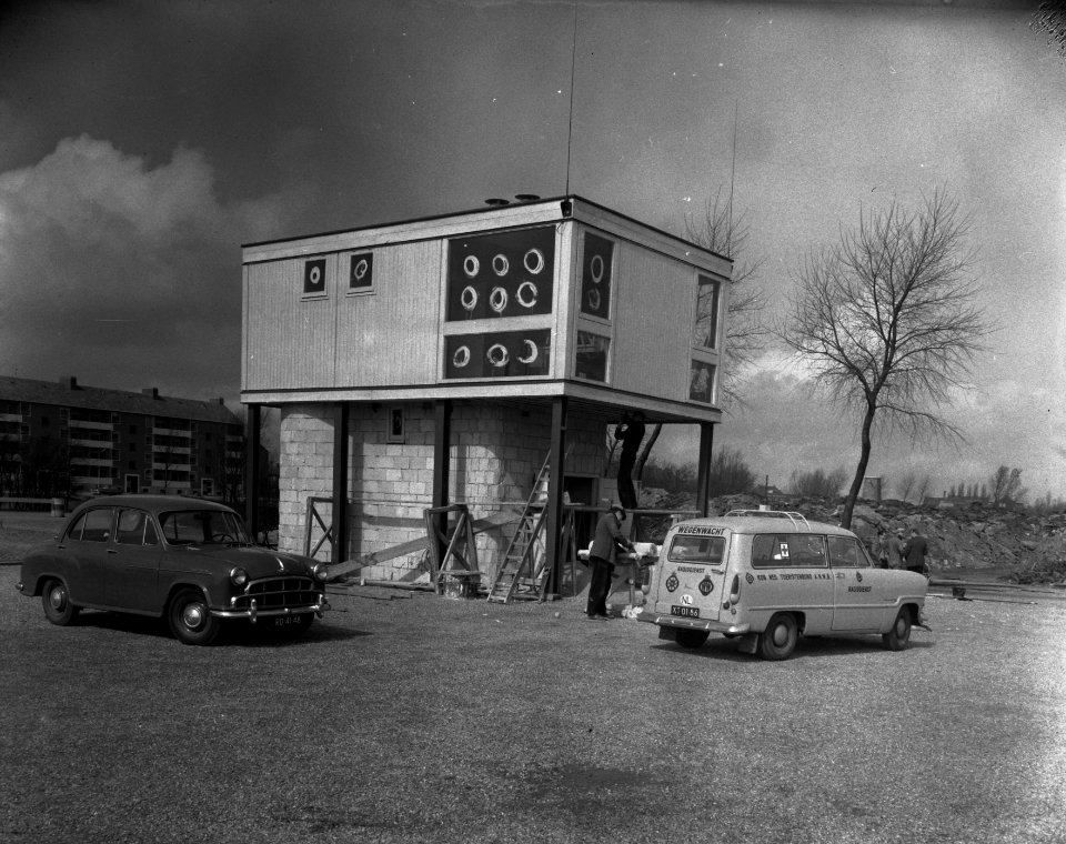 Inrichten van commandopost van wegenwacht Pauwmolen bij Delft, Bestanddeelnr 911-1481