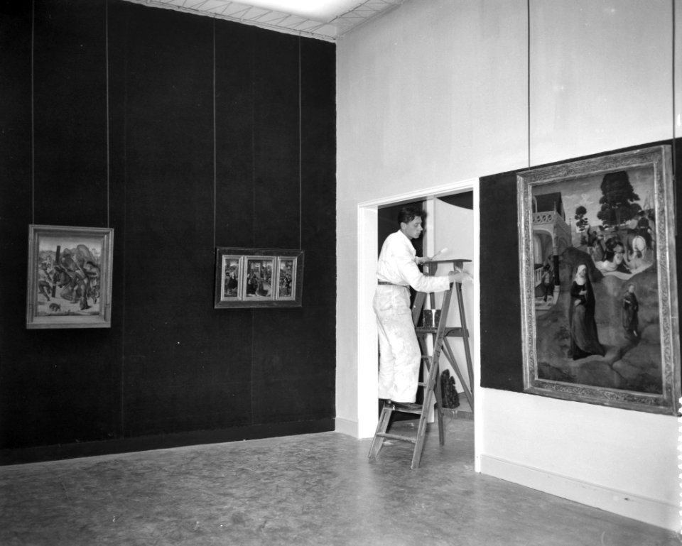 Inrichten van een jubileumtentoonstelling in het Rijksmuseum tgv het 150 jari, Bestanddeelnr 909-6579