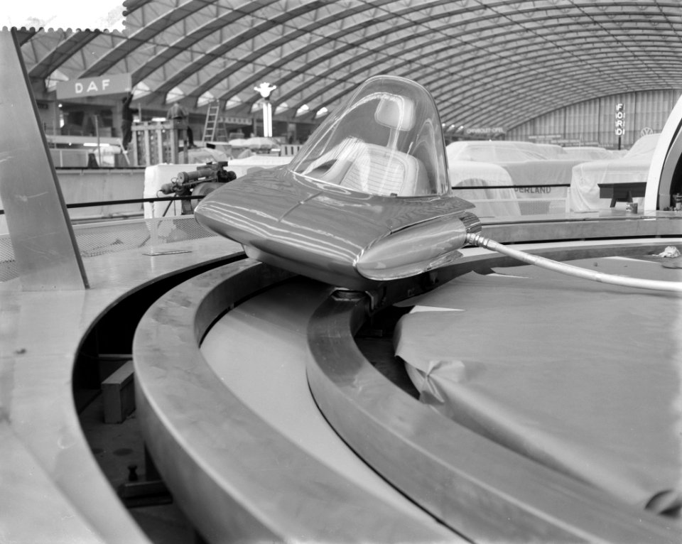 Inrichten van de automobieltentoonstelling in de RAI, overzicht van de stand met, Bestanddeelnr 912-0389