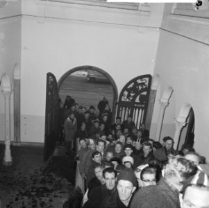 Inschrijvingen voor de Elfstedentocht in het beursgebouw te Leeuwarden, Bestanddeelnr 914-7200