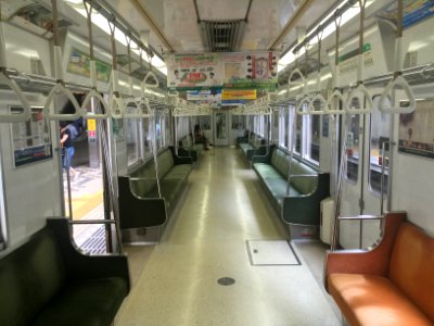 Inside Kobe subway 3000 photo