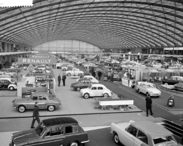 Inrichten van de automobieltentoonstelling in de RAI, overzicht van de Europahal, Bestanddeelnr 912-0384