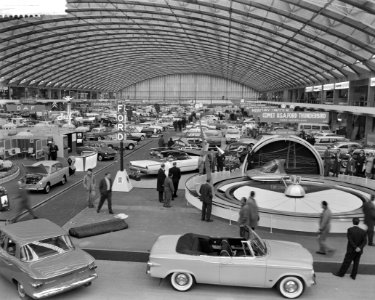 Inrichten van de automobieltentoonstelling in de RAI, overzicht van de Europahal, Bestanddeelnr 912-0385