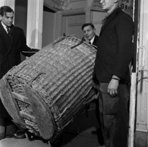 Inpakken van de instrumenten van het Concertgebouworkest, Bestanddeelnr 901-4516