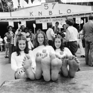 Inschrijving 57e Internationale vierdaagse van Nijmegen, dertienjarige drieling , Bestanddeelnr 926-5491