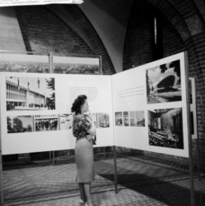 Inrichtingen tentoonstelling Berlijn bolwerk der vrijheid te Den Haag . Overzi, Bestanddeelnr 912-1508