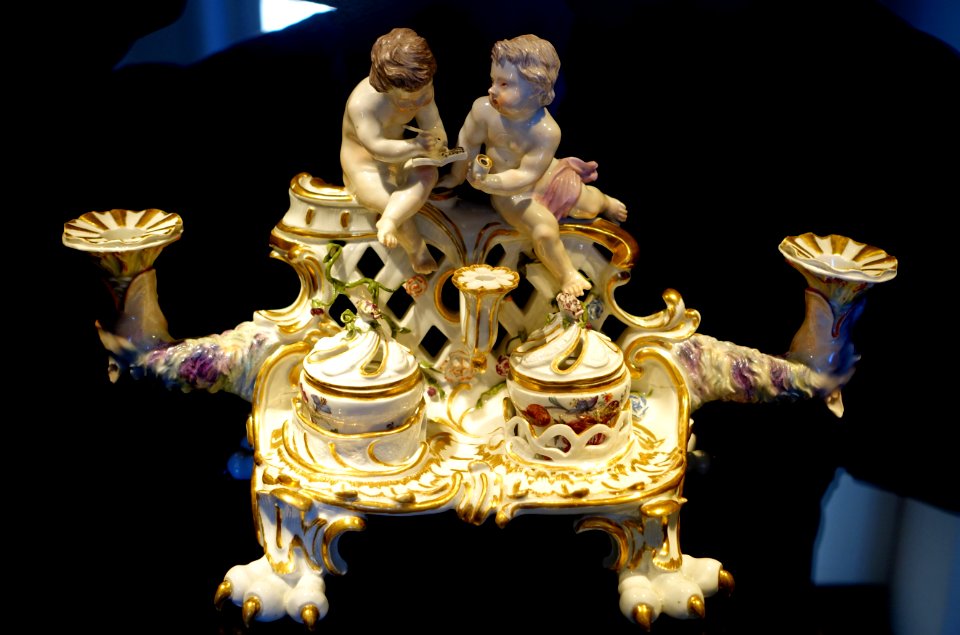 Inkstand, Porzellanmanufaktur Ludwigsburg, c. 1765-1770, porcelain - Landesmuseum Württemberg - Stuttgart, Germany - DSC02767