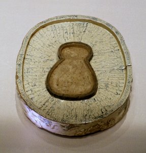 Inkstone, Korea, Joseon dynasty, 1800s AD, porcelain, design in underglaze blue - Tokyo National Museum - Tokyo, Japan - DSC08238