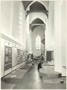 Inrichting van een overzichtstentoonstelling over de geschiedenis van de Janskerk en het archief. NL-HlmNHA 54012387
