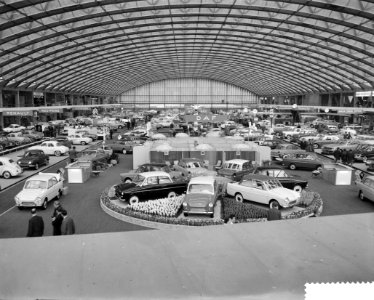Inrichten van de automobieltentoonstelling in de RAI, overzicht van de Europahal, Bestanddeelnr 912-0386