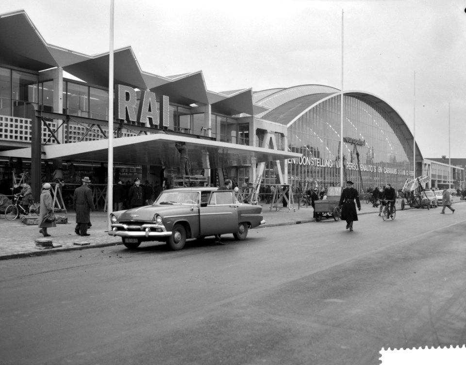 Inrichten van de automobieltentoonstelling in de RAI, Bestanddeelnr 912-0381