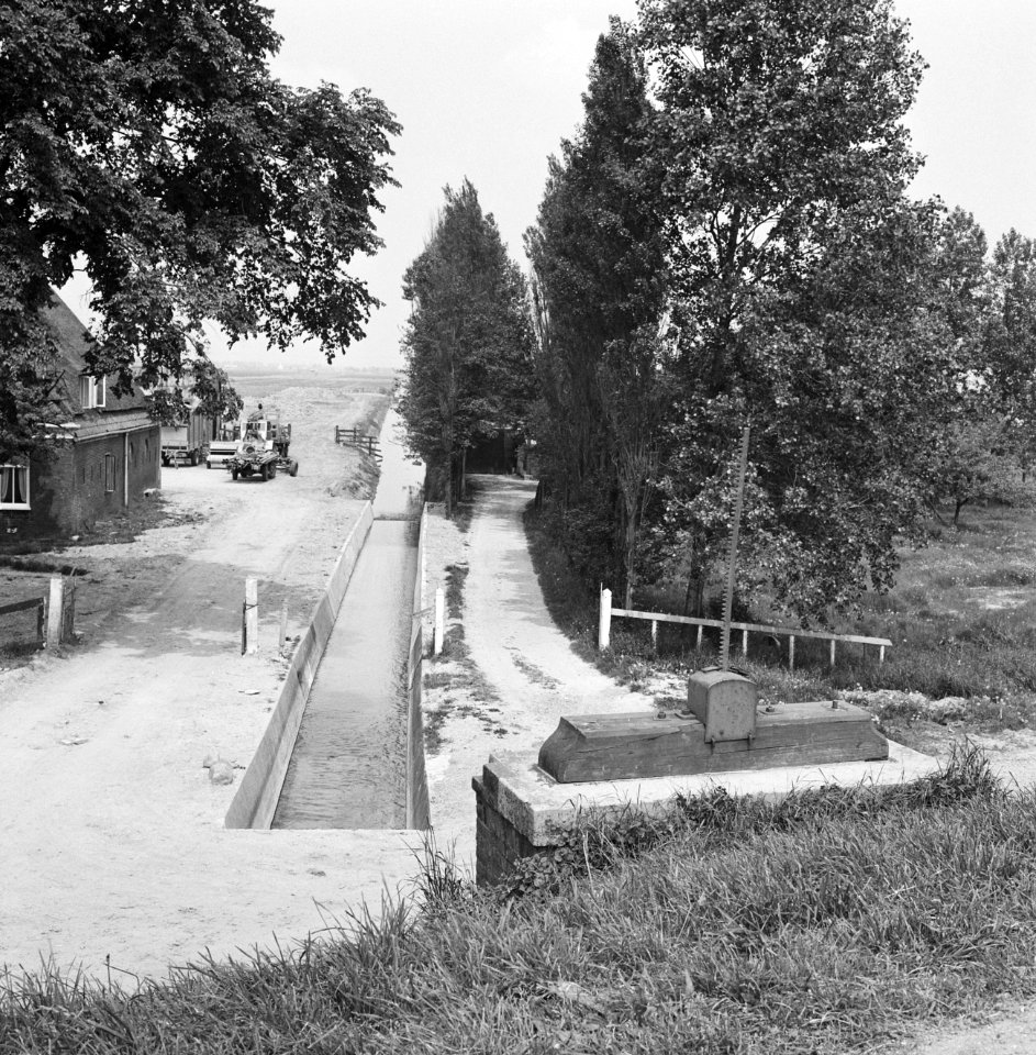 Inlaat IJsselmeer bij boerderij de Drieban te Venhuizen, Bestanddeelnr 159-1059