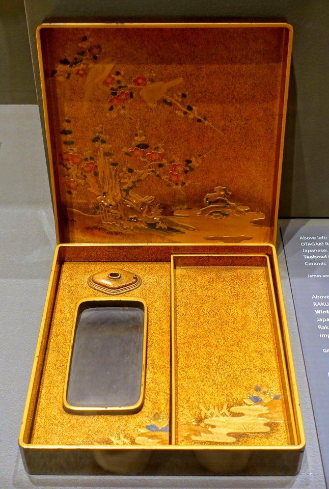 Inkstone box, Japan, Edo period, early 1600s, lacquer on wood, with decoration in gold, silver, and sabi urushi - Jordan Schnitzer Museum of Art, University of Oregon - Eugene, Oregon - DSC09354