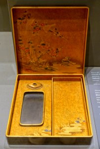 Inkstone box, Japan, Edo period, early 1600s, lacquer on wood, with decoration in gold, silver, and sabi urushi - Jordan Schnitzer Museum of Art, University of Oregon - Eugene, Oregon - DSC09354