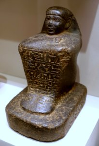Inscribed block statue, Egypt, Late Period, c. 664-332 BC, black granite - Harvard Semitic Museum - Cambridge, MA - DSC06204