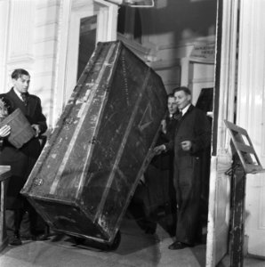 Inpakken van de instrumenten van het Concertgebouworkest, Bestanddeelnr 901-4517