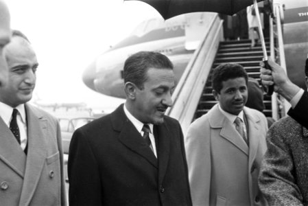 In de stromende regen arriveerde prins Abdullah Al Feisal van Saoedi-Arabië op …, Bestanddeelnr 919-0411