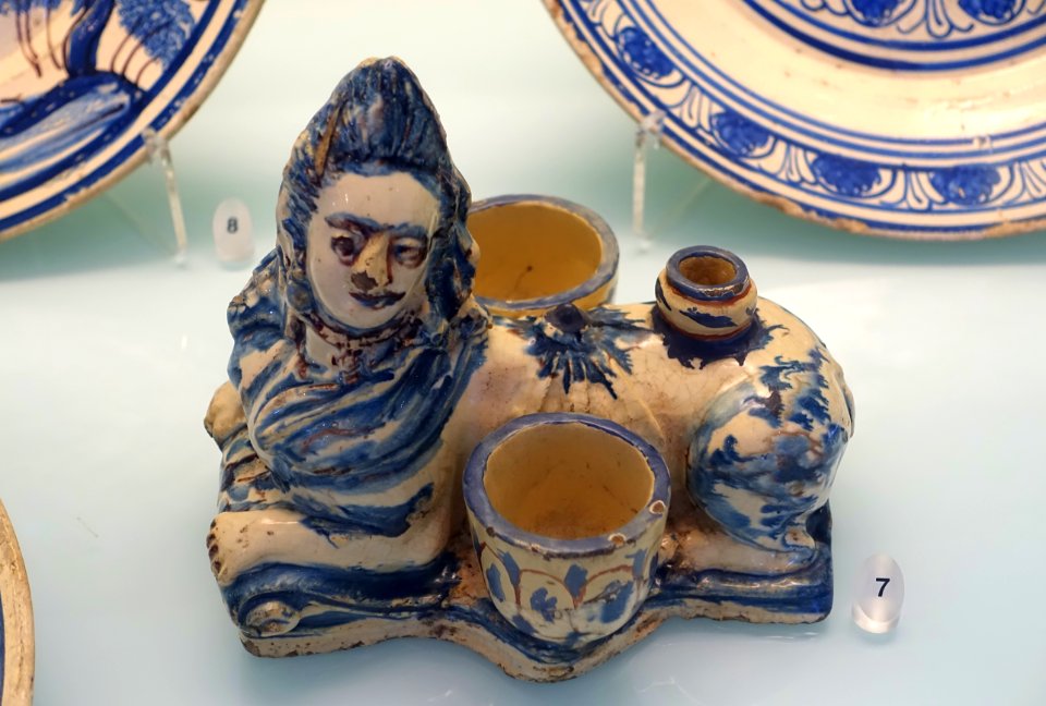 Inkwell, Coimbra, 18th century, faience - Museu Nacional de Soares dos Reis - Porto, Portugal - DSC00375