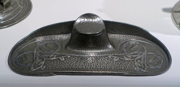 Inkwell from the Tudric series, by Archibald Knox, Liberty & Co., London, c. 1902-1905, tin - Hessisches Landesmuseum Darmstadt - Darmstadt, Germany - DSC01097