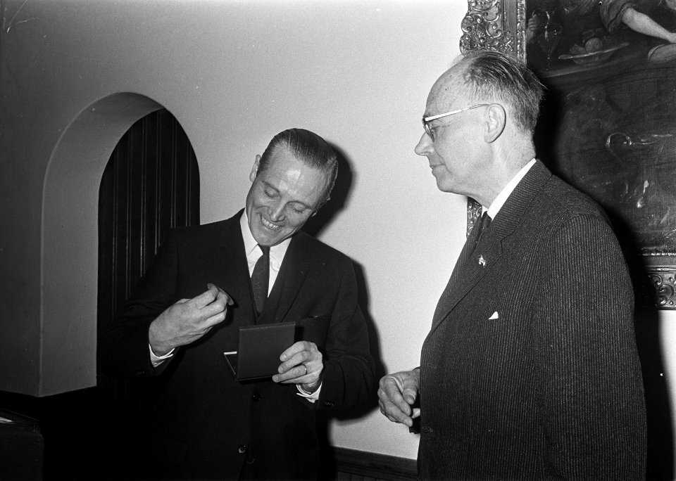 In de Rolzaal in Den Haag werd de Dr. M. van Blankenstein prijs uitgereikt, inge, Bestanddeelnr 920-9221