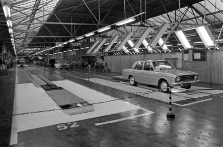 In Fordfabriek bij Hembrug wordt niet gewerkt wegens staking in Engeland fabriek, Bestanddeelnr 922-2108