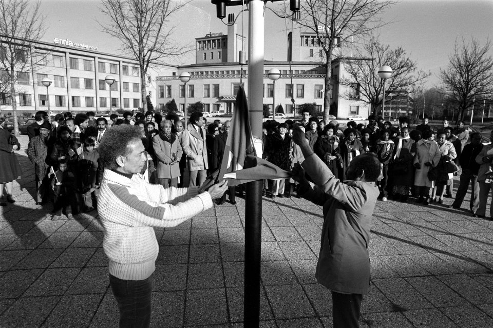 In Den Haag is nationale dag van onafhankelijkheid West-Papoea gevierd, hijsen v, Bestanddeelnr 931-1814