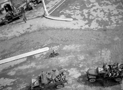 In de vroege ochtend van de 22e december 1948 trokken Nederlandse militairen lan, Bestanddeelnr 15051
