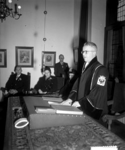 In Bolsward heeft burgemeester J.G.S. Bruinmsma in toga voor de eerste maal het , Bestanddeelnr 904-8659