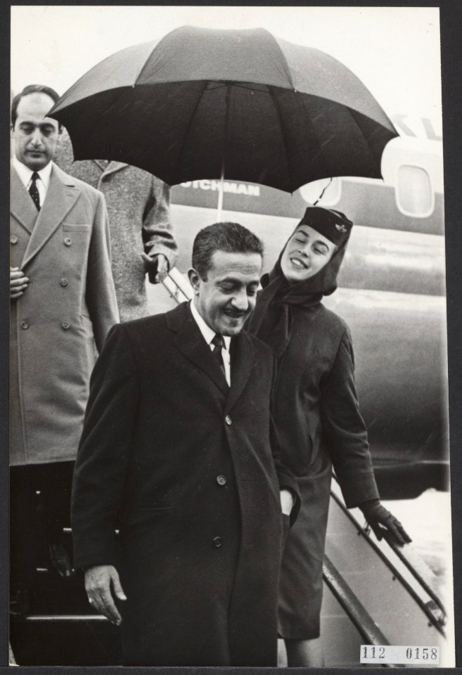 In de stromende regen arriveerde op Schiphol prins Abdullah al Feisal van Saoedi, Bestanddeelnr 112-0158