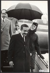 In de stromende regen arriveerde op Schiphol prins Abdullah al Feisal van Saoedi, Bestanddeelnr 112-0158