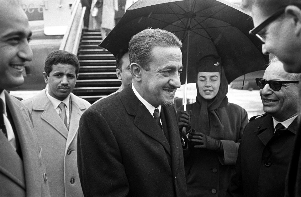 In de stromende regen arriveerde prins Abdullah Al Feisal van Saoedi-Arabië op …, Bestanddeelnr 919-0412