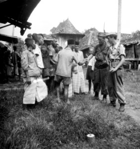 In de sector Sekajoe (Z-Sumatra) ontstond spoedig een vriendschappelijke verhoud, Bestanddeelnr 15226