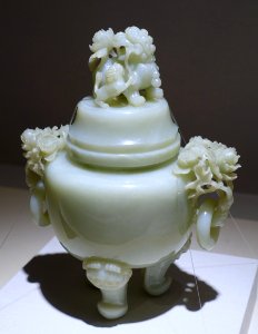 Incense burner with flower handles and paired lions knob, China, Qing dynasty, 18th-19th century AD, white jade - Matsuoka Museum of Art - Tokyo, Japan - DSC07234