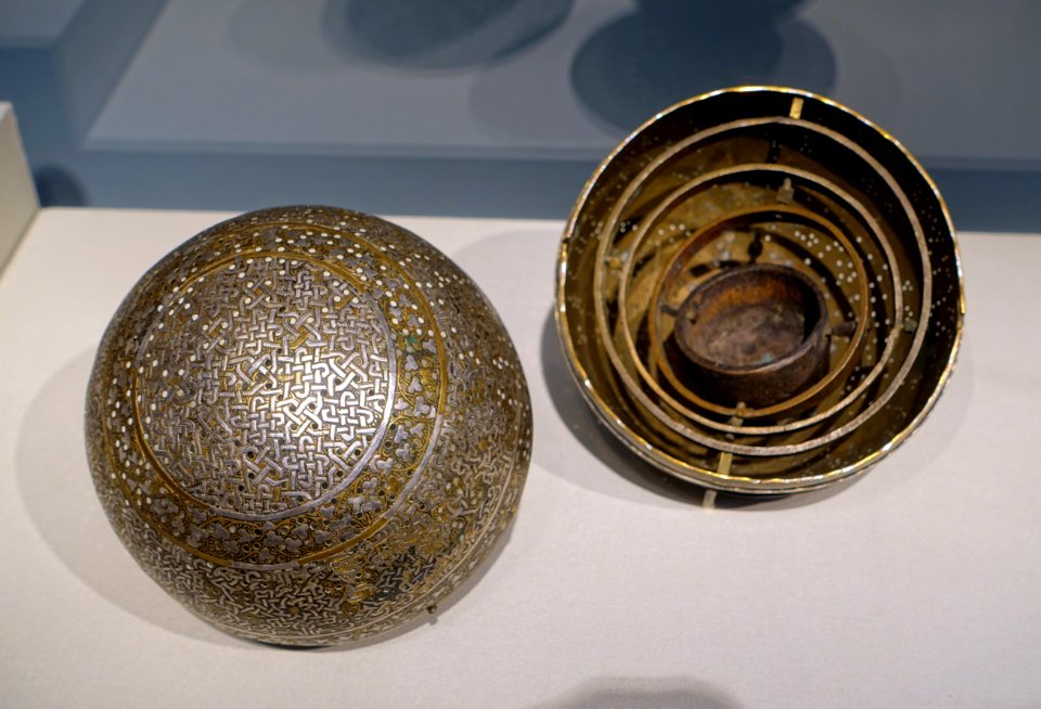 Incense burner, probably Syria, Mamluk period, mid 15th century AD, brass inlaid with silver - Freer Gallery of Art - DSC04663