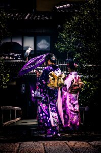 Kimono geisha girls parasol photo