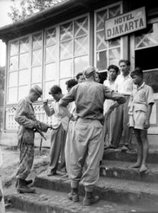 In de vroege ochtend van de 22e december 1948 trokken Nederlandse militairen lan, Bestanddeelnr 15056