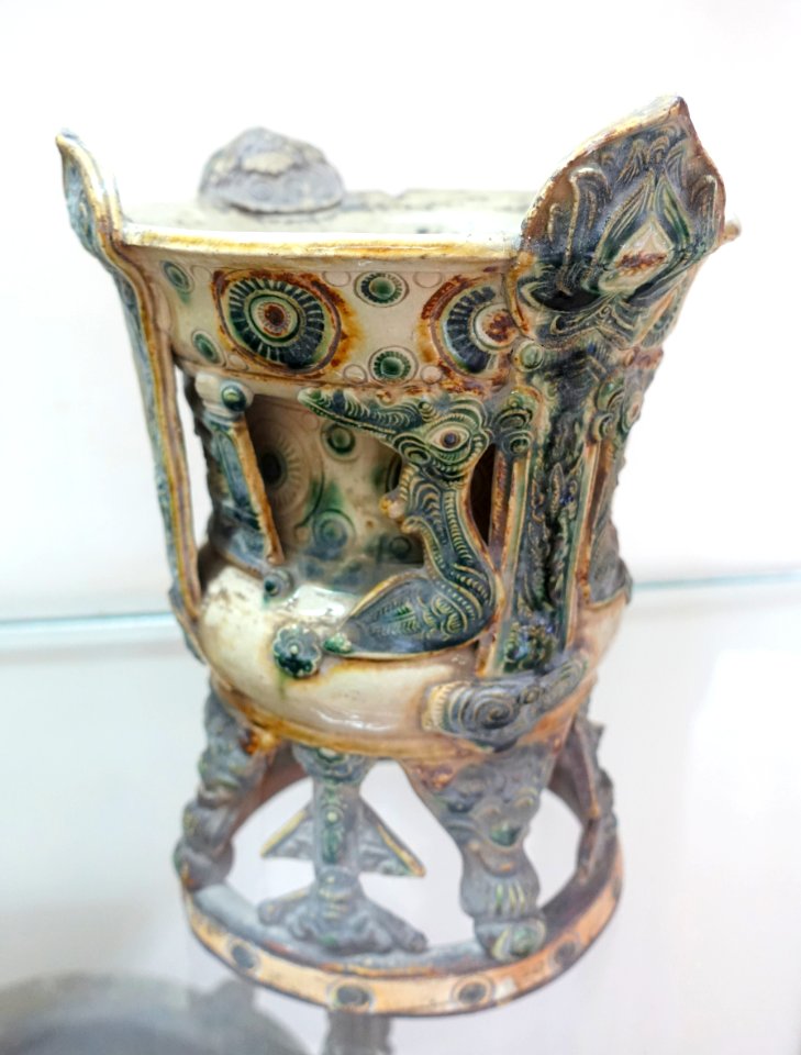 Incense burner, Mac dynasty, 16th to 17th century AD - Museum of Vietnamese History - Ho Chi Minh City - DSC05982