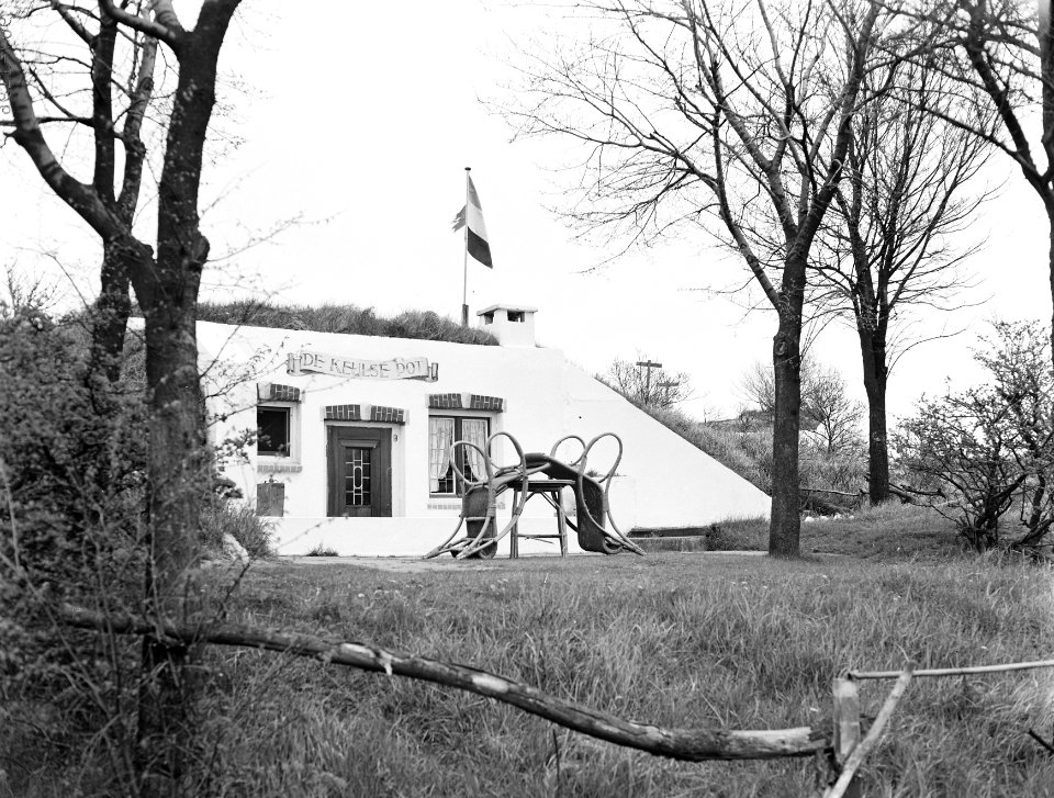 In de Zandvoortse duinen worden de nog bestaande bunkers van de Atlantikwall tha, Bestanddeelnr 907-1196